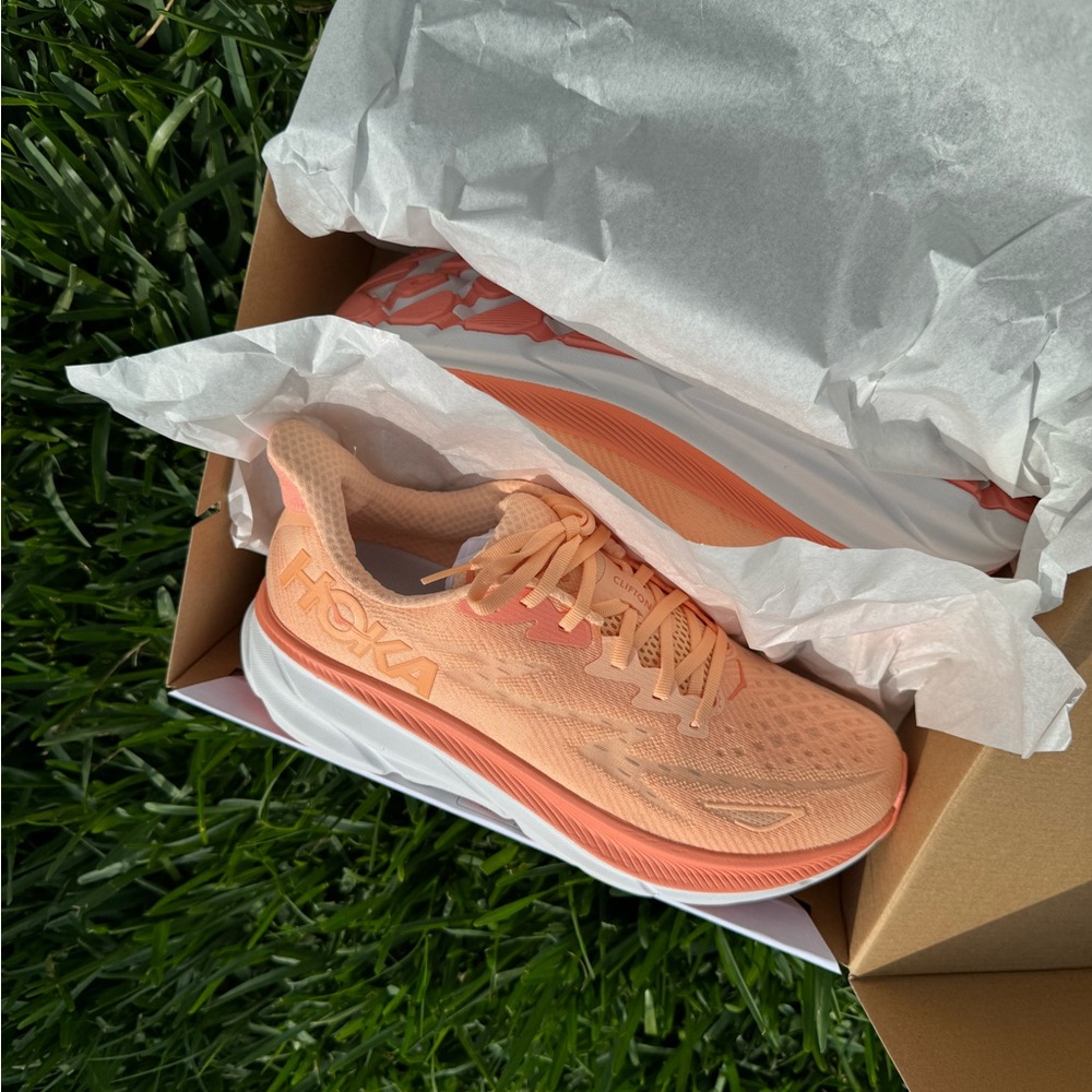 Hoka Clifton 9  Cantaloupe / White women size   7 new with box - Picture 17 of 17